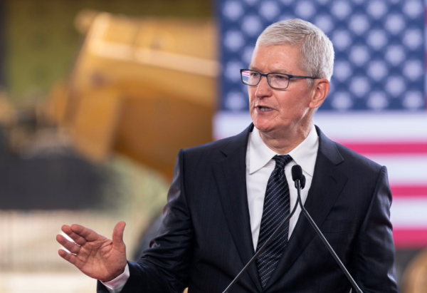 中国股票配资网上 苹果库克AI困境：科技巨头转型阵痛 高管面临时代“大考”